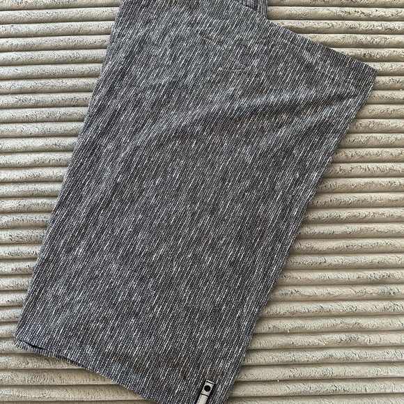 Lululemon Vinyasa Scarf dark Grey & White - Picture 2 of 6